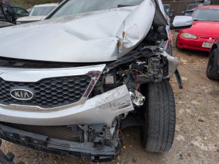 2011 Kia Sorento LX - Primary Damage Left Image